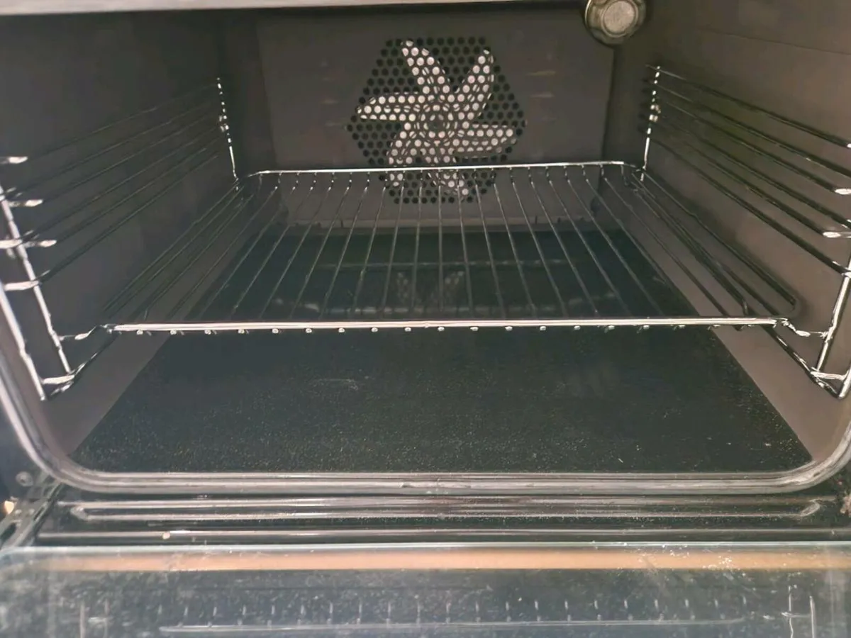 Electric oven & Hob - Image 4