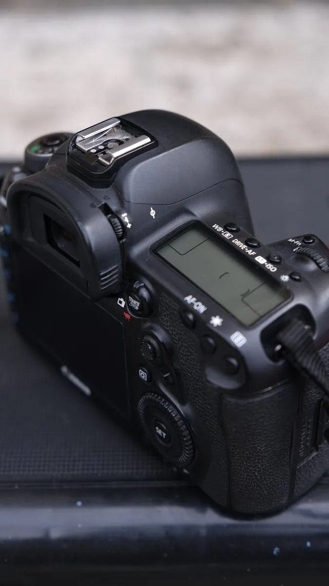 Canon 5D iv with sigma 85 1.4 art lens - Image 1
