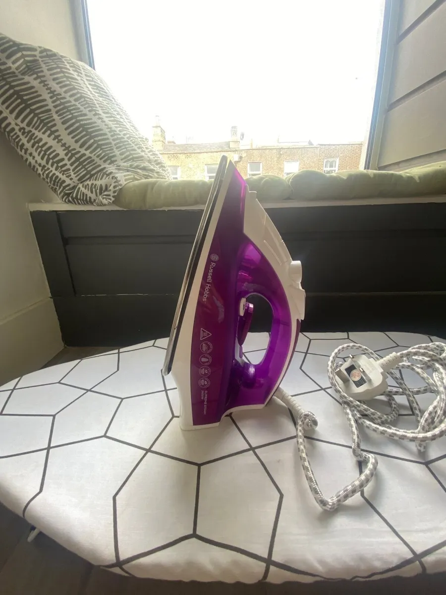 Steam Iron - including board - Image 1
