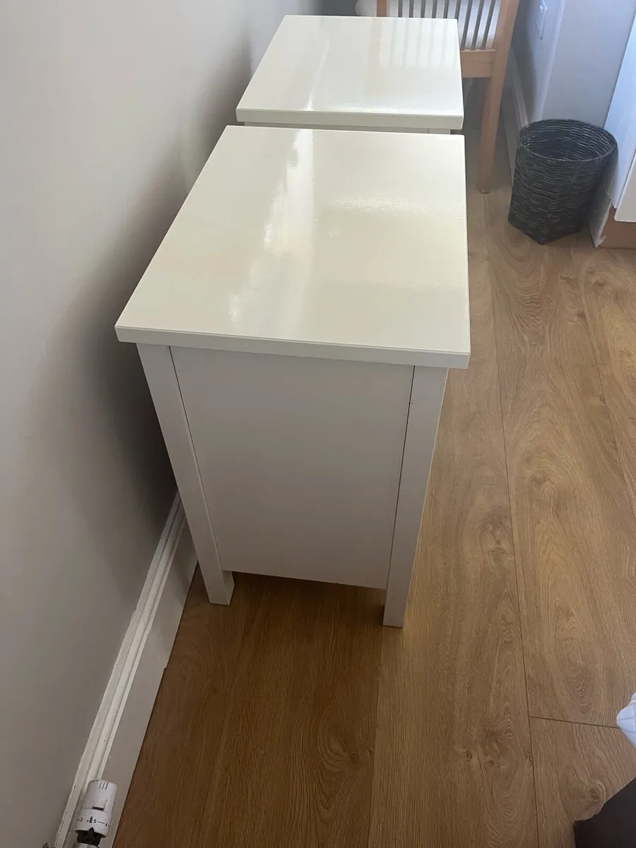 Pair of bedside lockers - Image 2