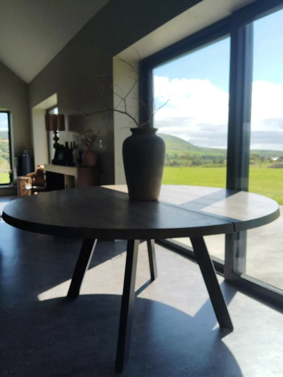 Dining table - Image 2