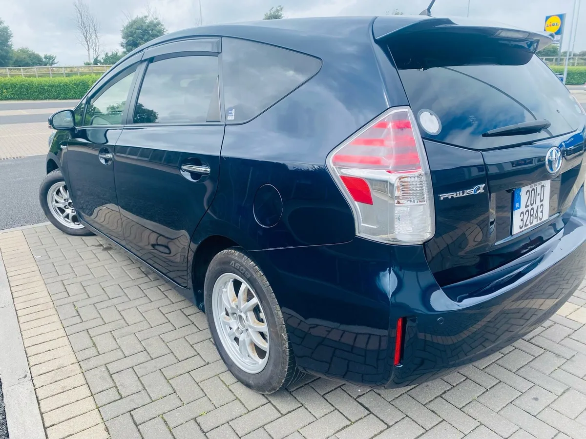Toyota Prius 5 Seater - Image 2