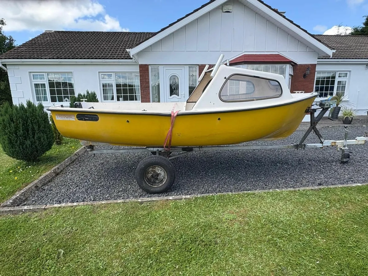 Trusty 12ft Fiberglass Boat with Evinrude 6hp & Tr - Image 1