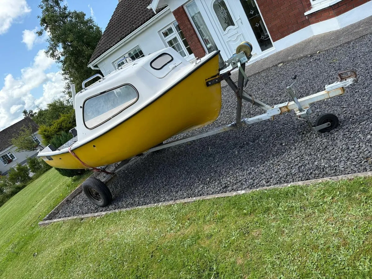 Trusty 12ft Fiberglass Boat with Evinrude 6hp & Tr - Image 3