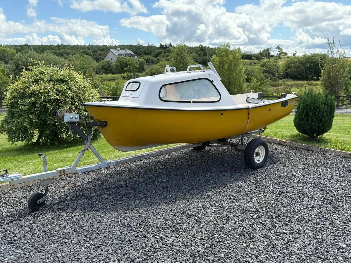 Trusty 12ft Fiberglass Boat with Evinrude 6hp & Tr - Image 4