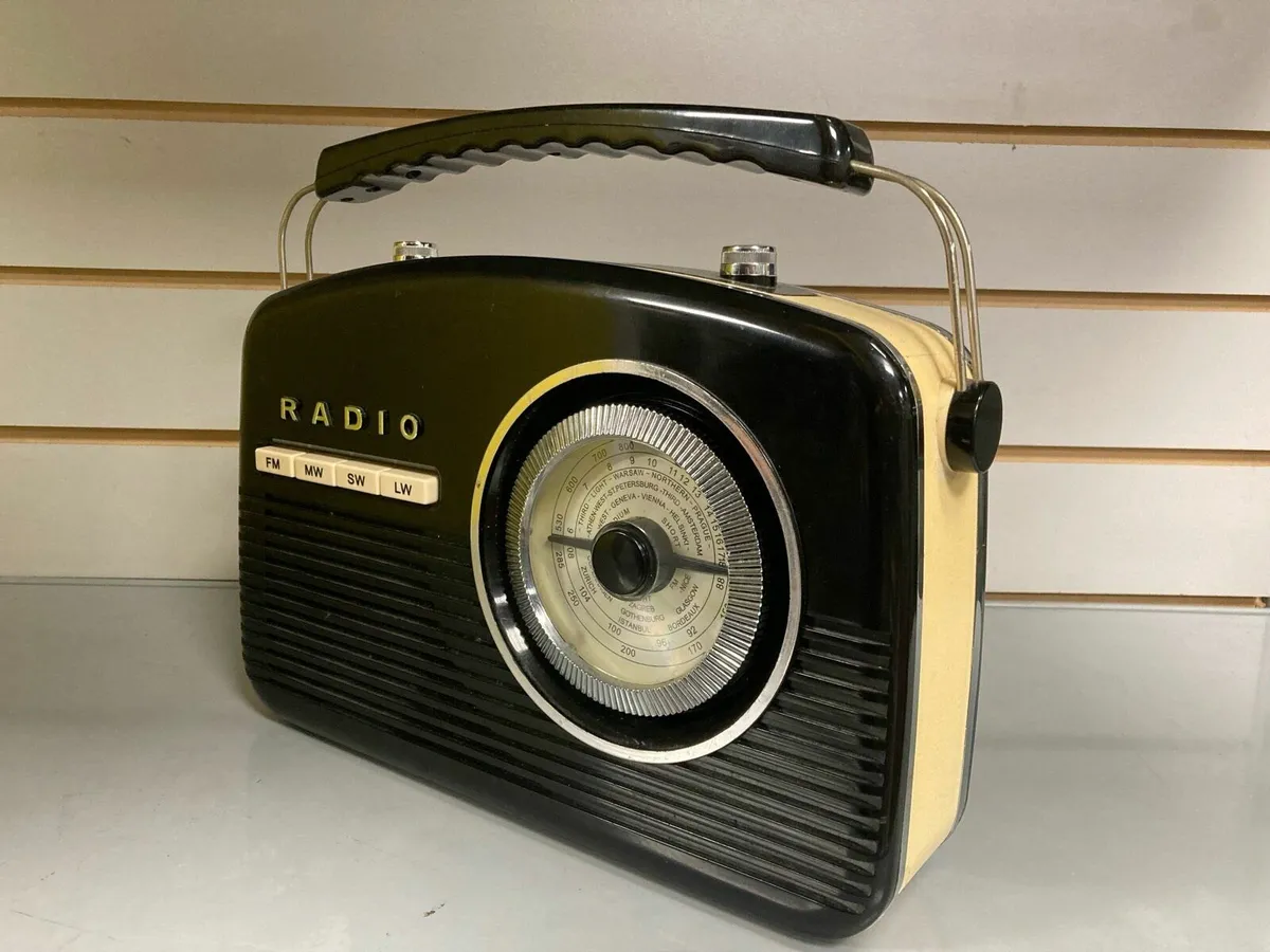 Akai Radio - Image 1