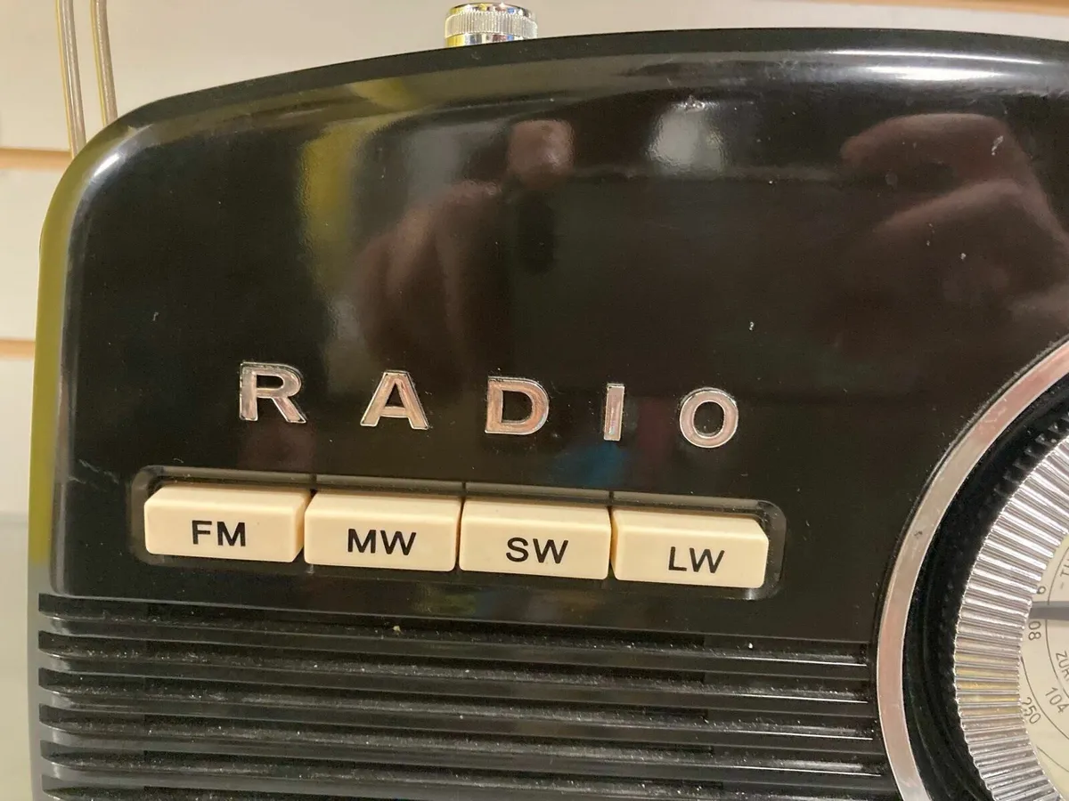 Akai Radio - Image 4