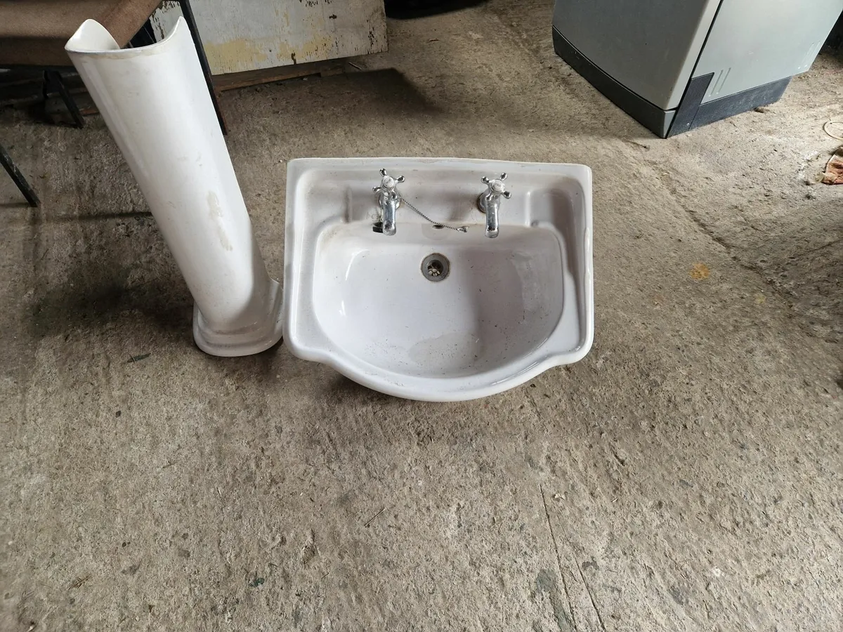 Sink and pedistal - Image 2