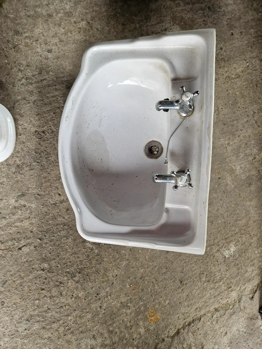 Sink and pedistal - Image 3
