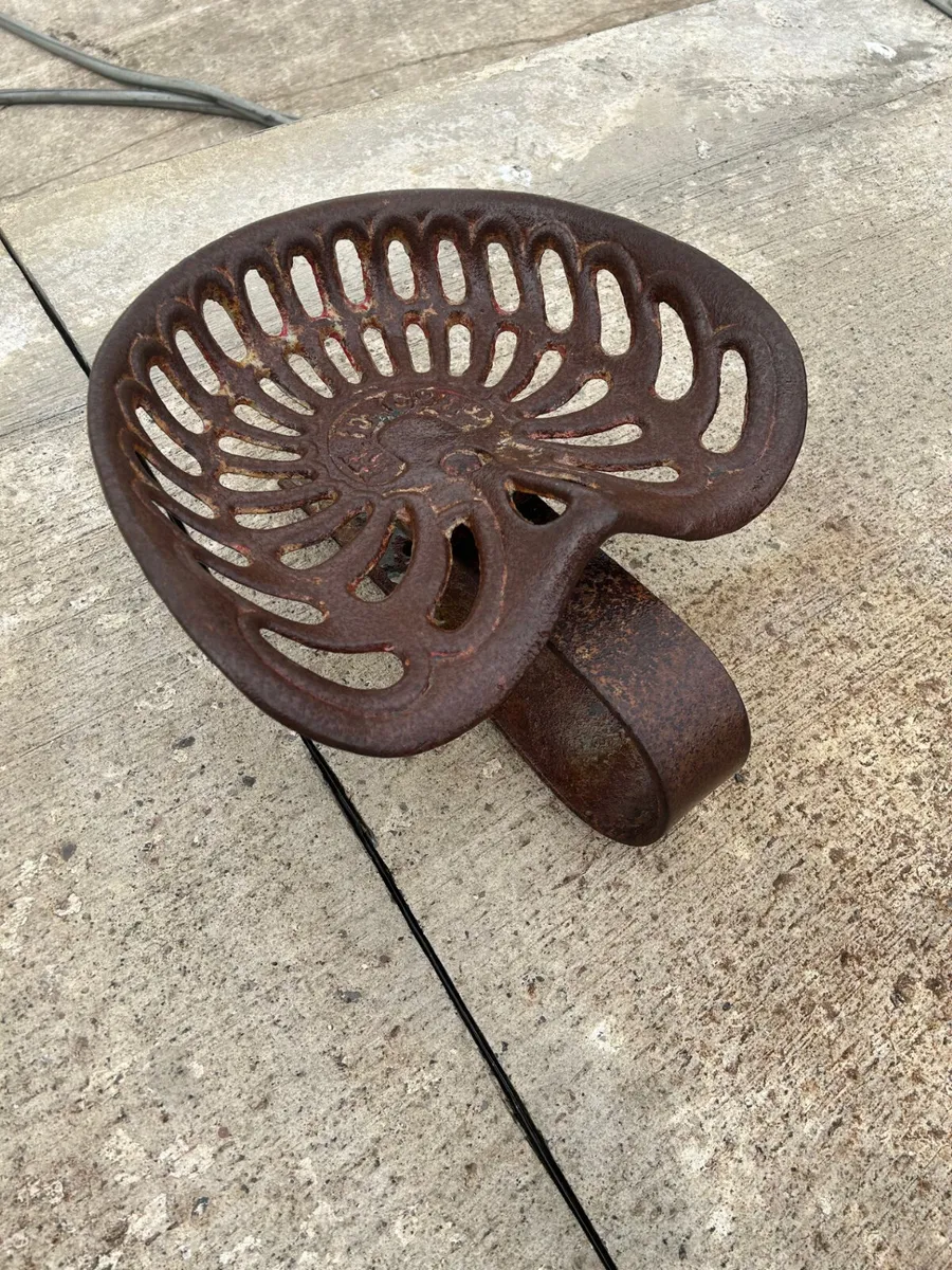 W.E & Co Vintage Seat - Image 2