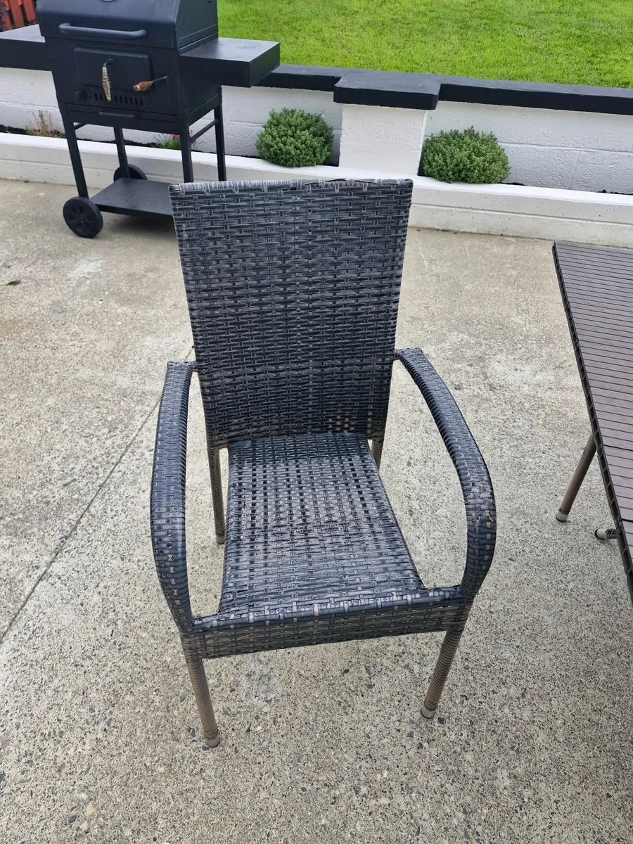 Patio table and six chairs - Image 1