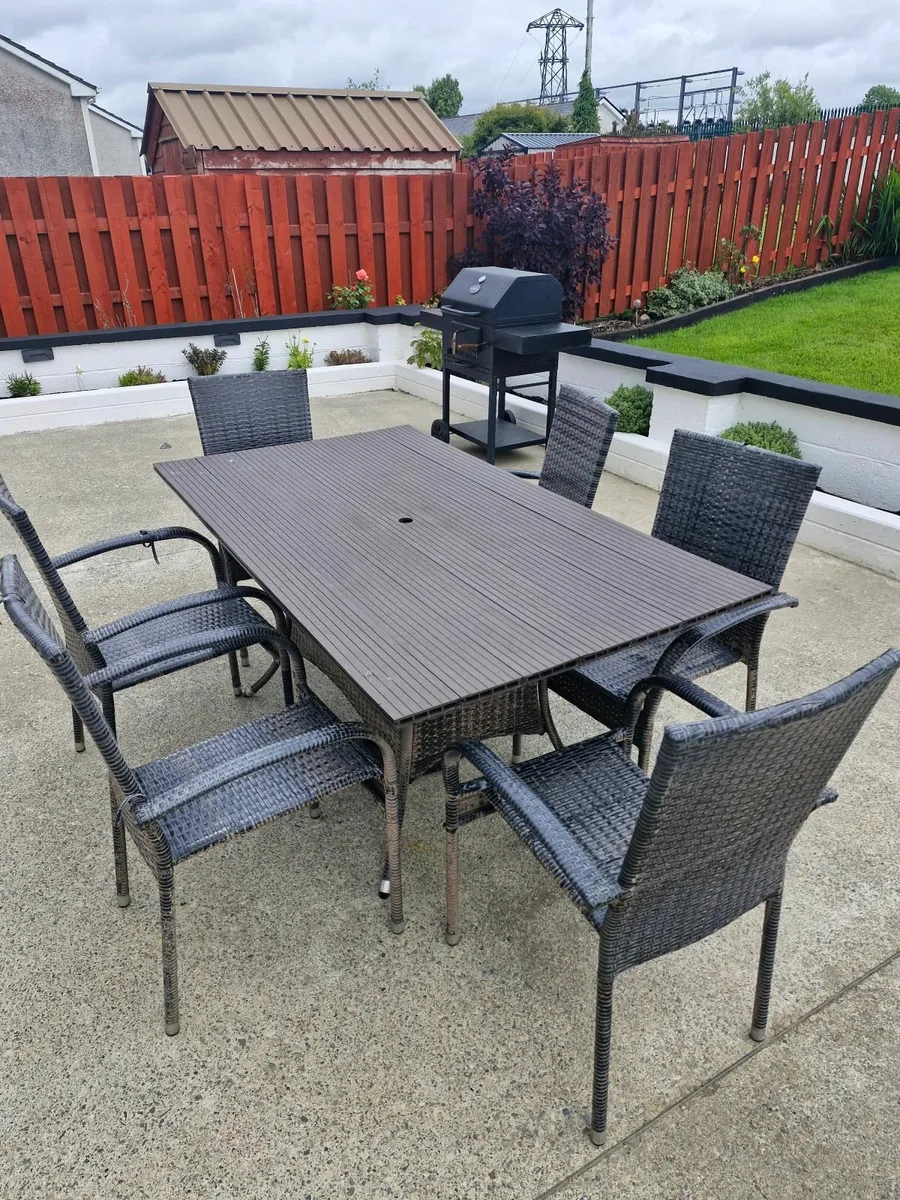 Patio table and six chairs - Image 3