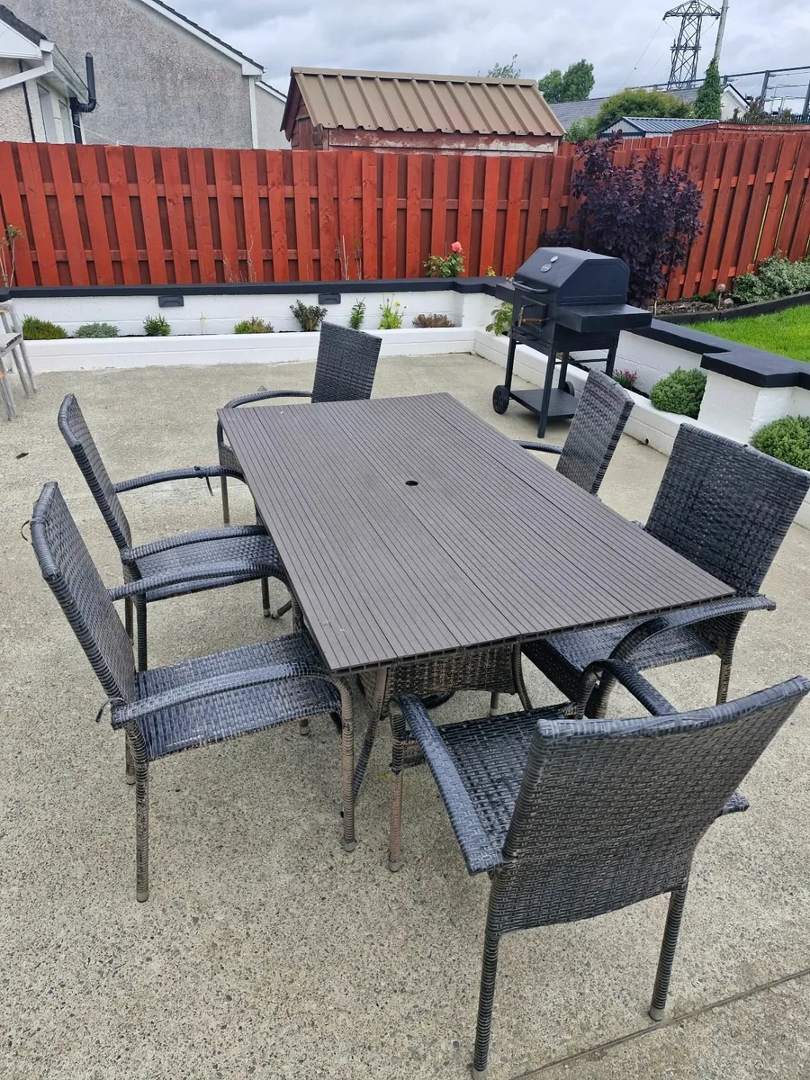 Patio table and six chairs - Image 4
