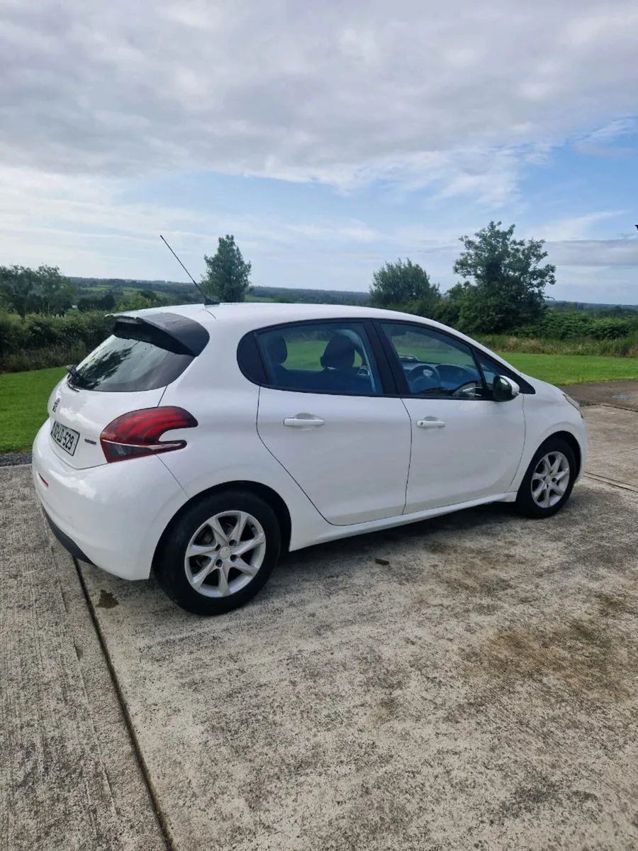 Peugeot 208 ACTIVE - Image 1