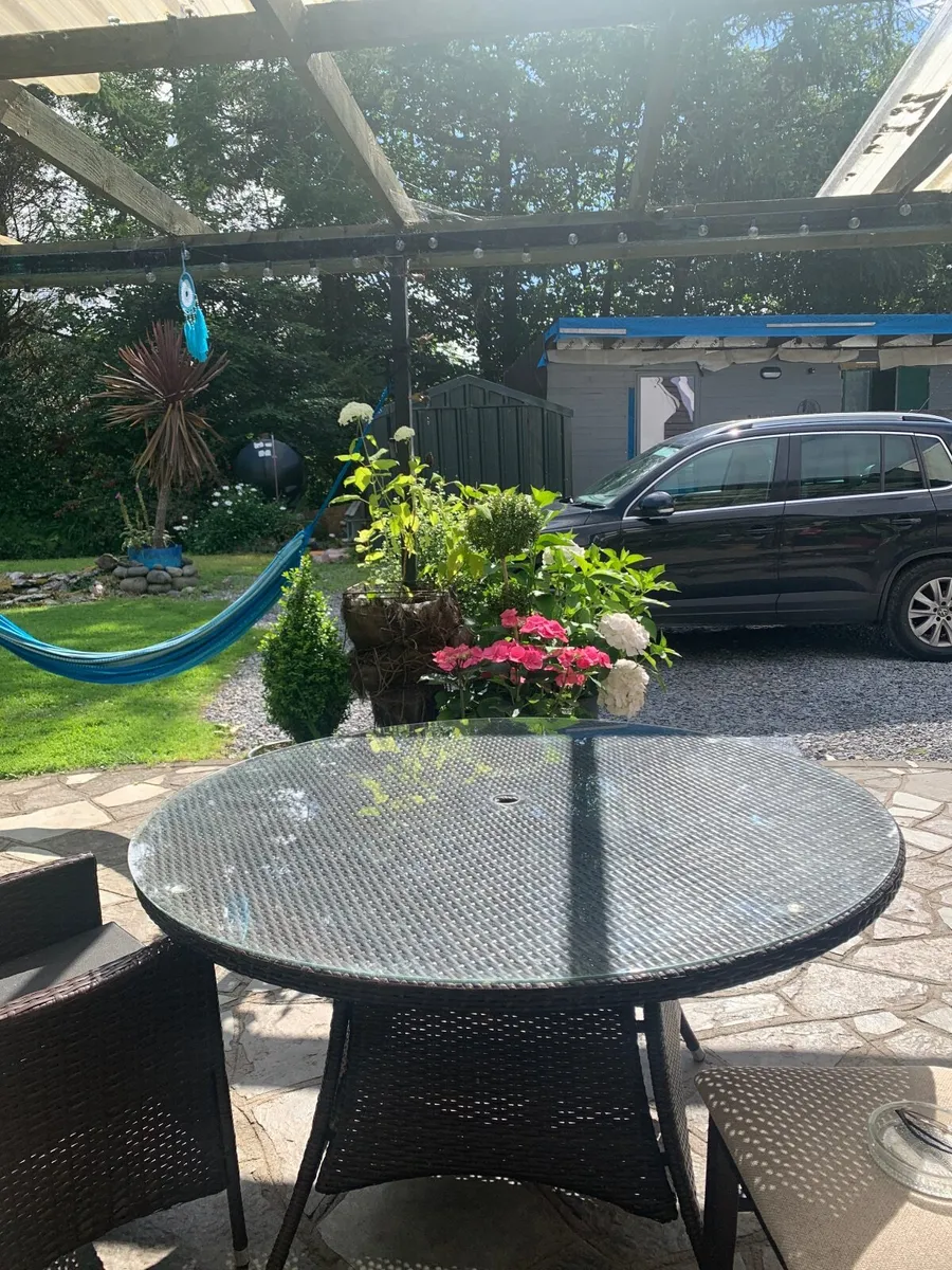 Garden dining table - Image 1