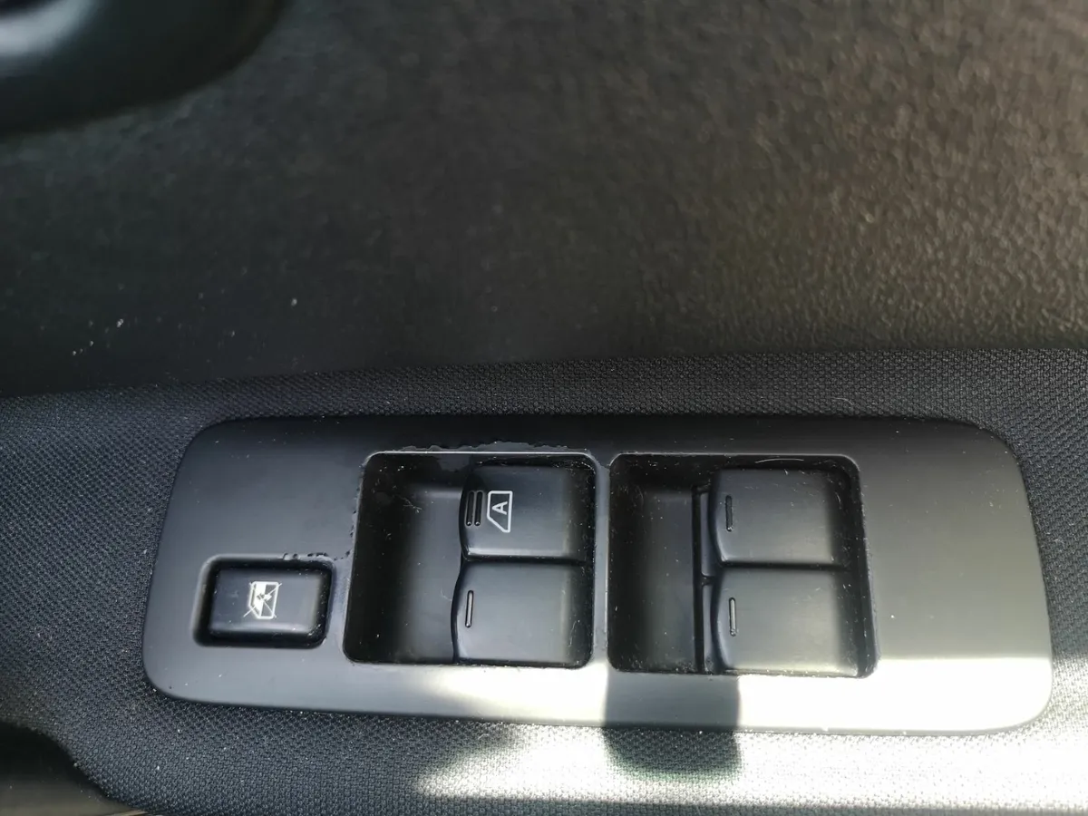 Nissan Qashqai 2012 - Image 3