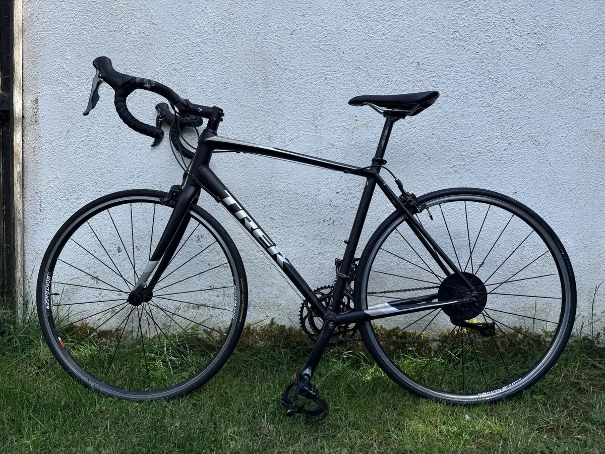 TREK Domane AL2 Road Bike - Image 1