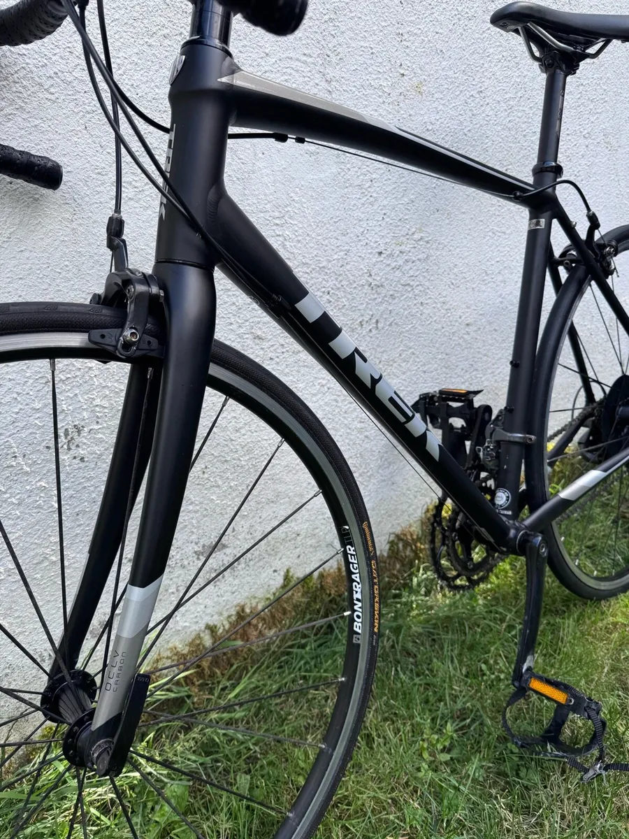 TREK Domane AL2 Road Bike - Image 4
