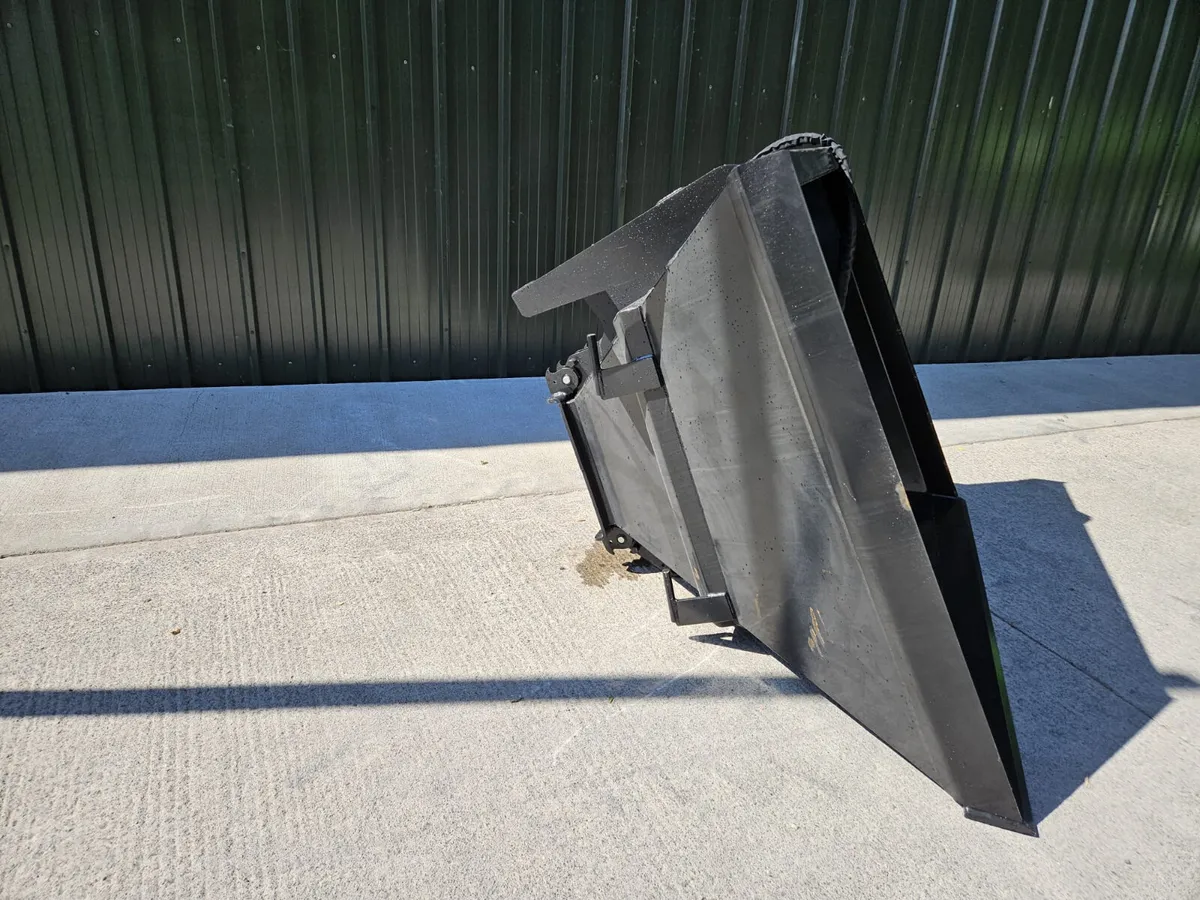 Rhino Self Loading Bag Filling Bucket - Image 1
