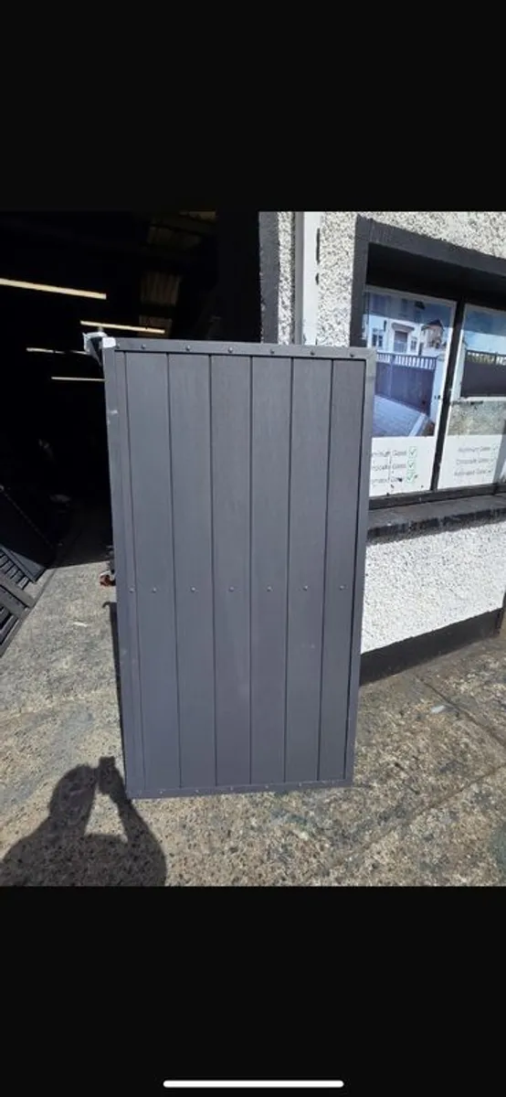 Side Gate