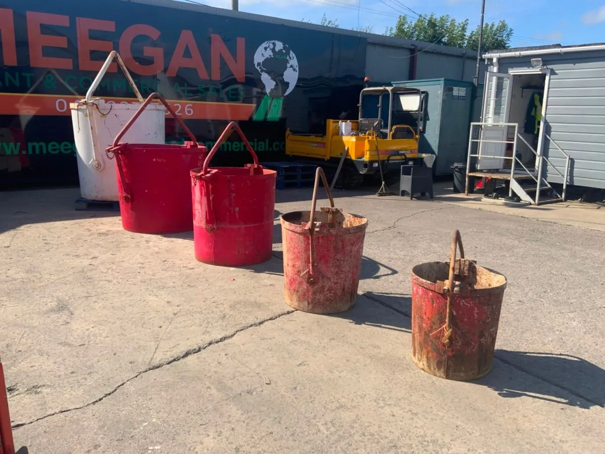 200lts SELF TIPPING CIRCULAR MUCK SKIP.....3627-2. - Image 2