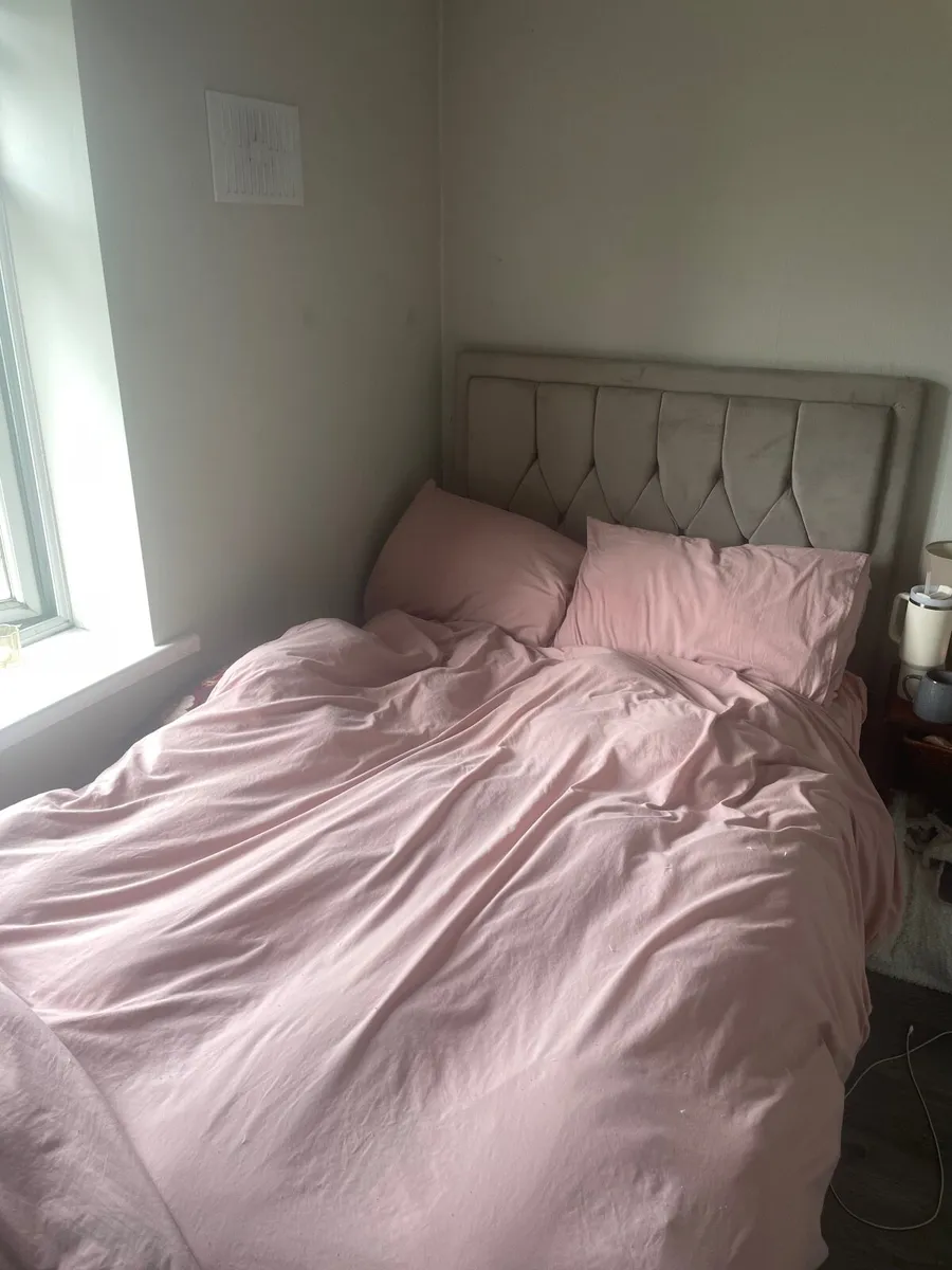 Bed - Image 1
