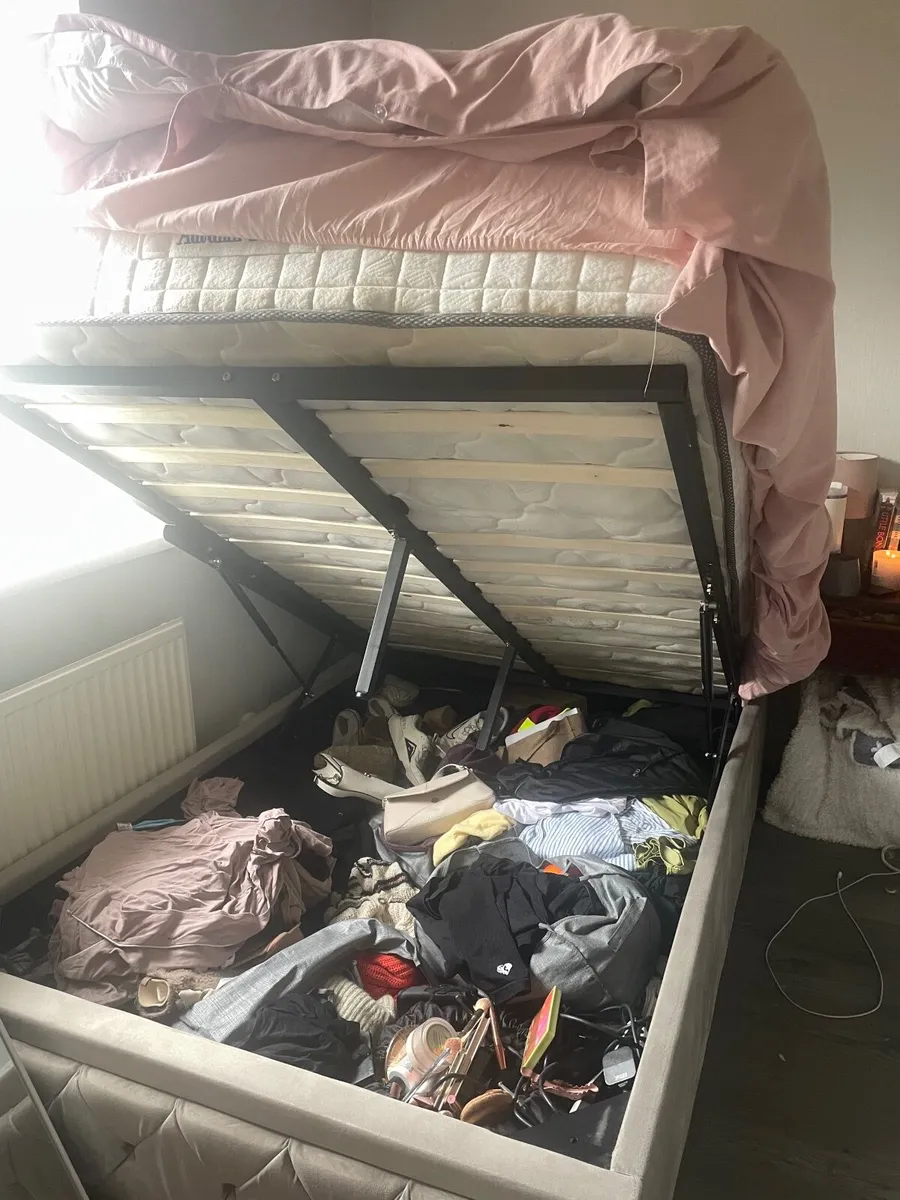 Bed - Image 2