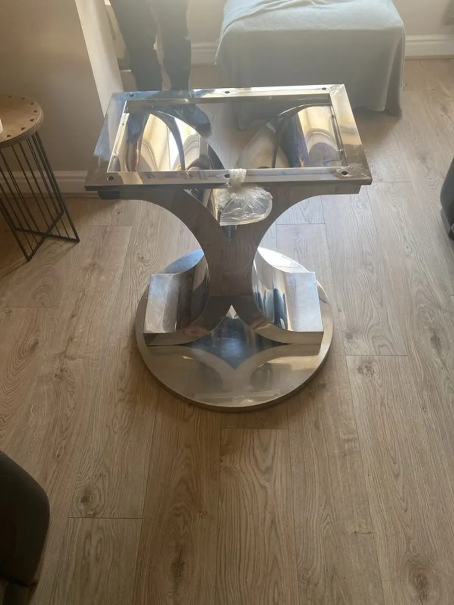 White Round Marble Table - Image 1