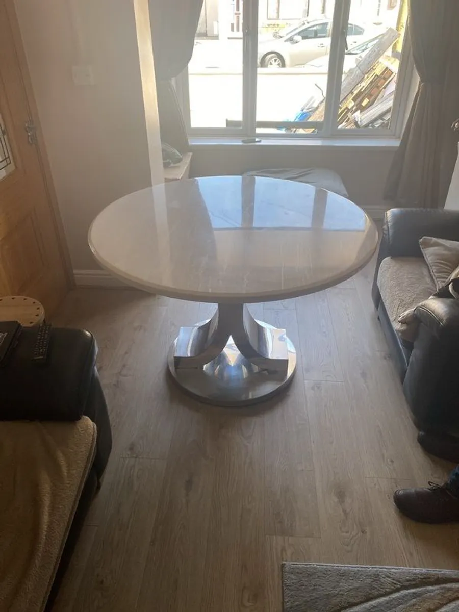 White Round Marble Table - Image 3
