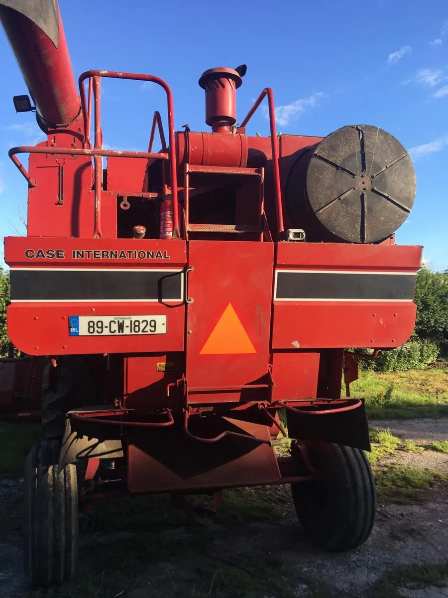 Case International 1660 Axial Flow Combine 1989 - Image 2