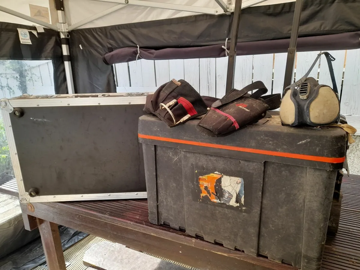Large tool box with wheels - Image 3