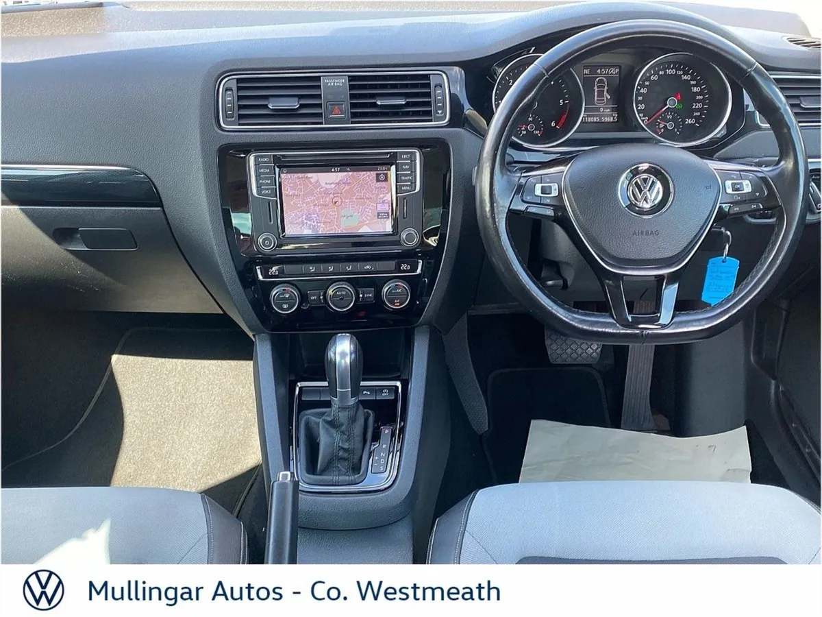 Volkswagen Jetta 2.0 TDI DSG 110HP Highline - Image 2