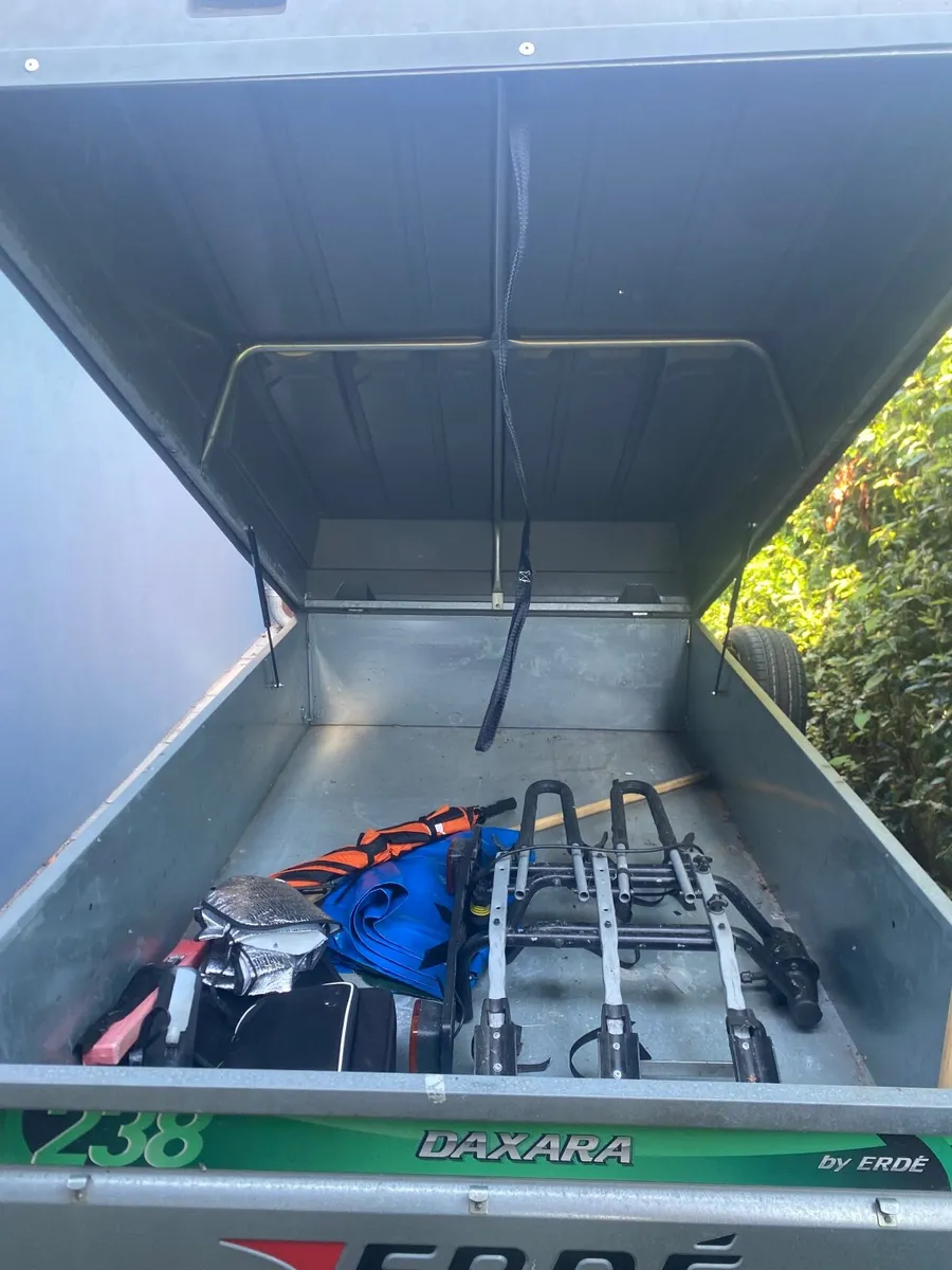 Erde Daxara 238 Hard Top Trailer | 5 bike racks - Image 3