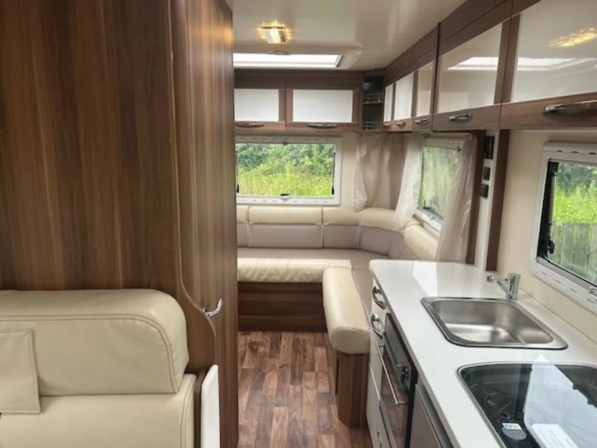 Roller Team 746 - 2019 - 6 Berth - End Lounge - Image 4