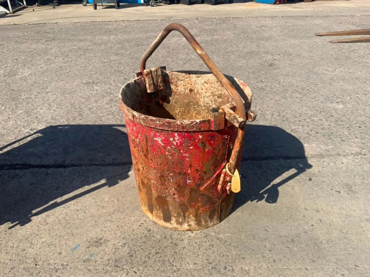 100lts SELF TIPPING CIRCULAR MUCK SKIP.....3627-1. - Image 2
