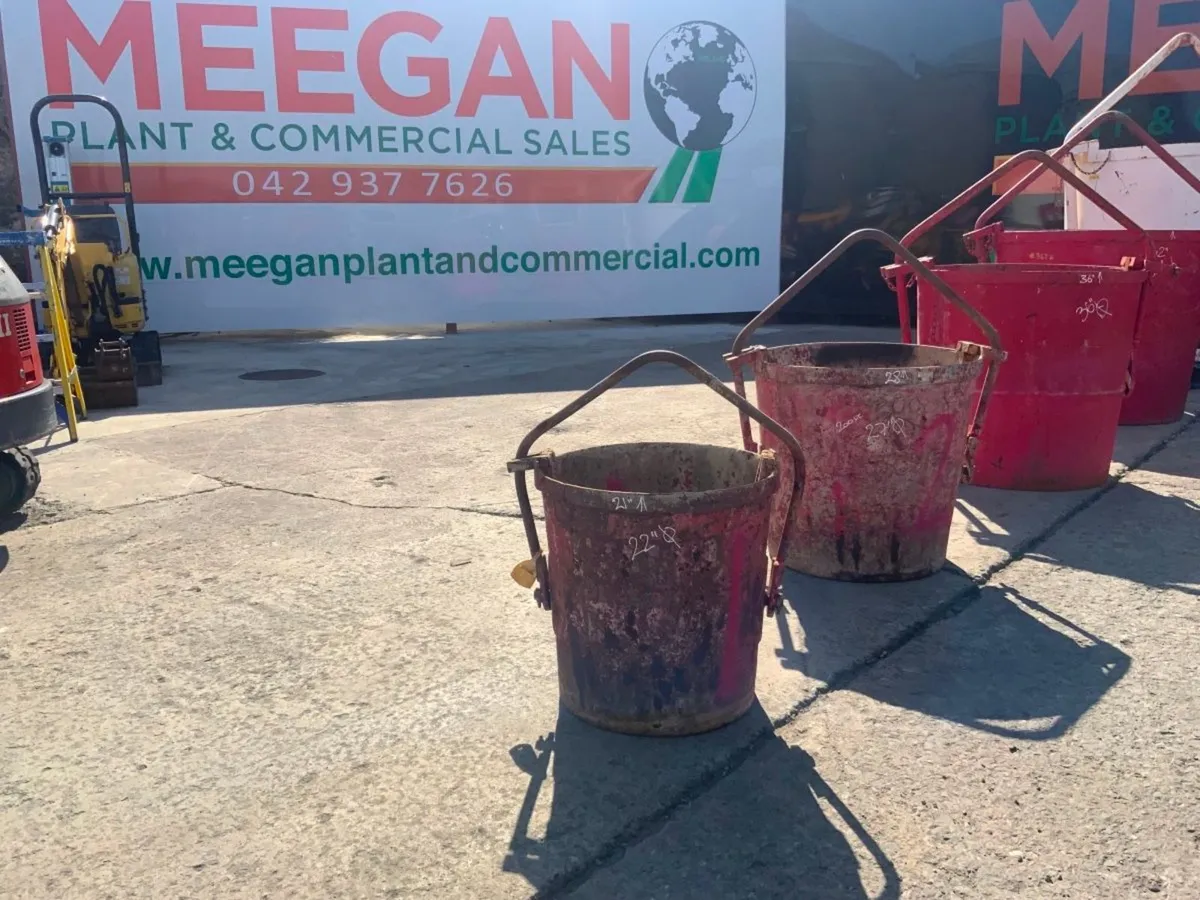 100lts SELF TIPPING CIRCULAR MUCK SKIP.....3627-1. - Image 1
