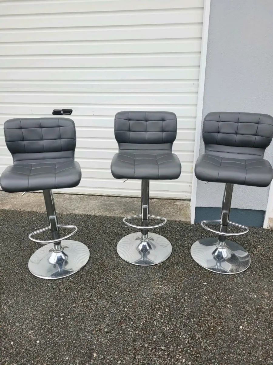 Height adjustable kitchen chairs - Image 1