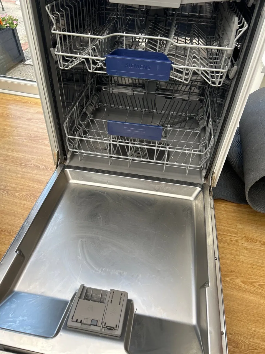 Dishwasher - Image 1