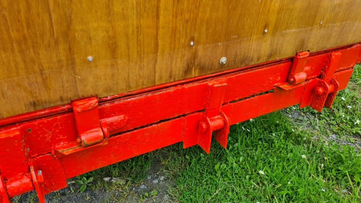 4 Wheel Trailer - unique colour - Image 2