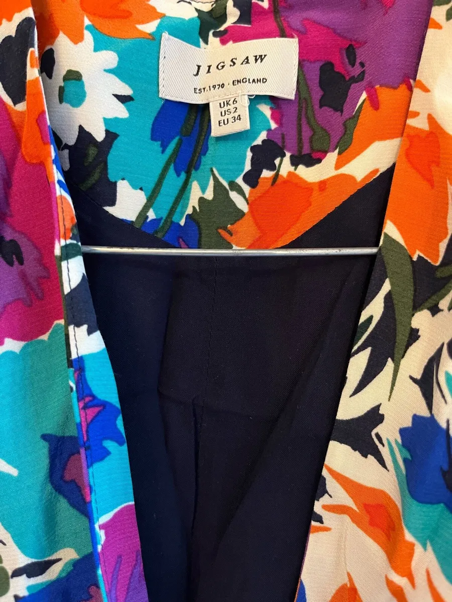 Jigsaw floral sleeveless V-neck jumpsuit, size 6. - Image 2