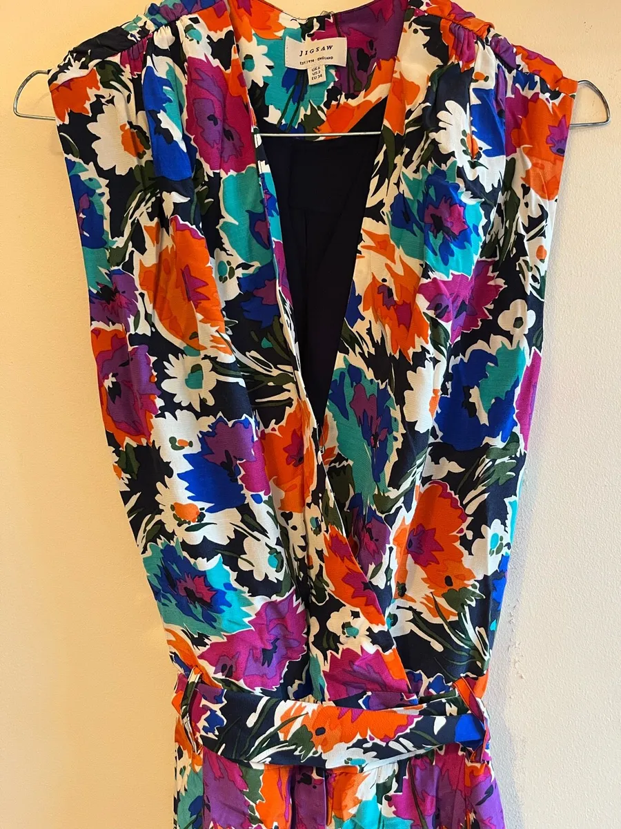 Jigsaw floral sleeveless V-neck jumpsuit, size 6. - Image 3