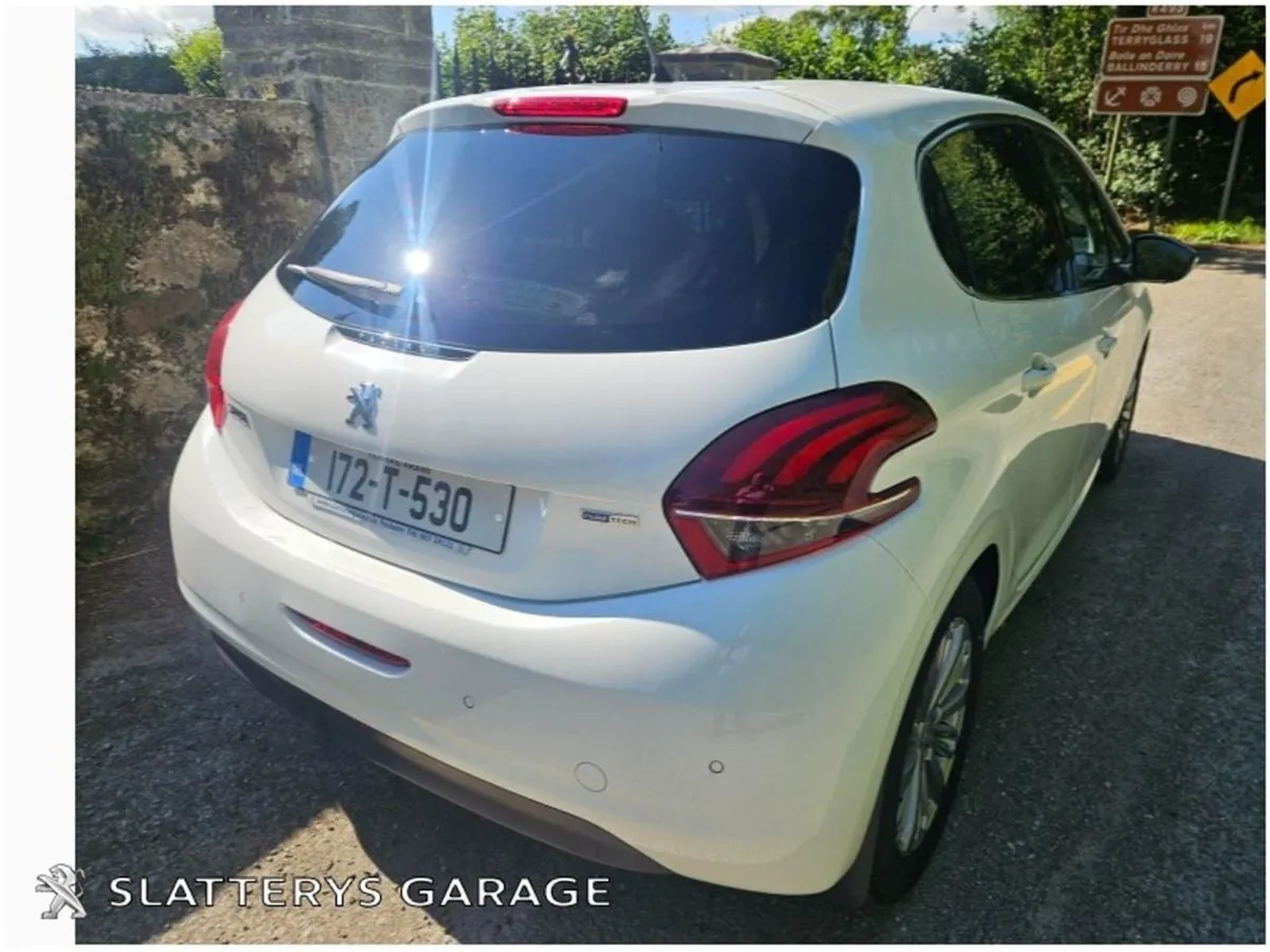 Peugeot 208 1.2 Puretech 82 bhp Allure 5dr - Image 4