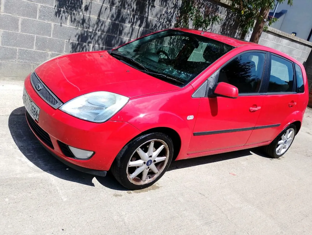 LOW MILEAGE FORD FIESTA DRIVING PERFECTLY = €699 - Image 2