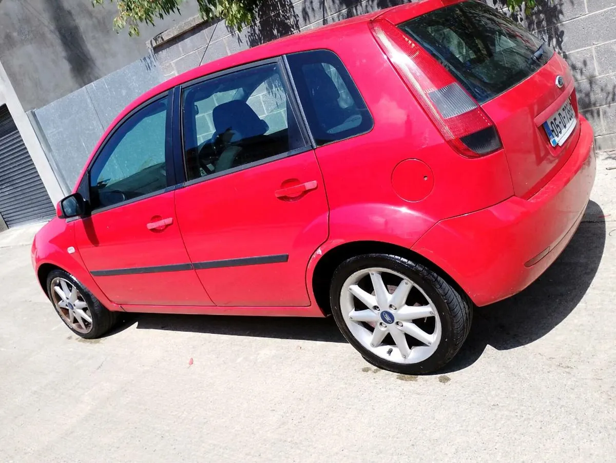 LOW MILEAGE FORD FIESTA DRIVING PERFECTLY = €699 - Image 3