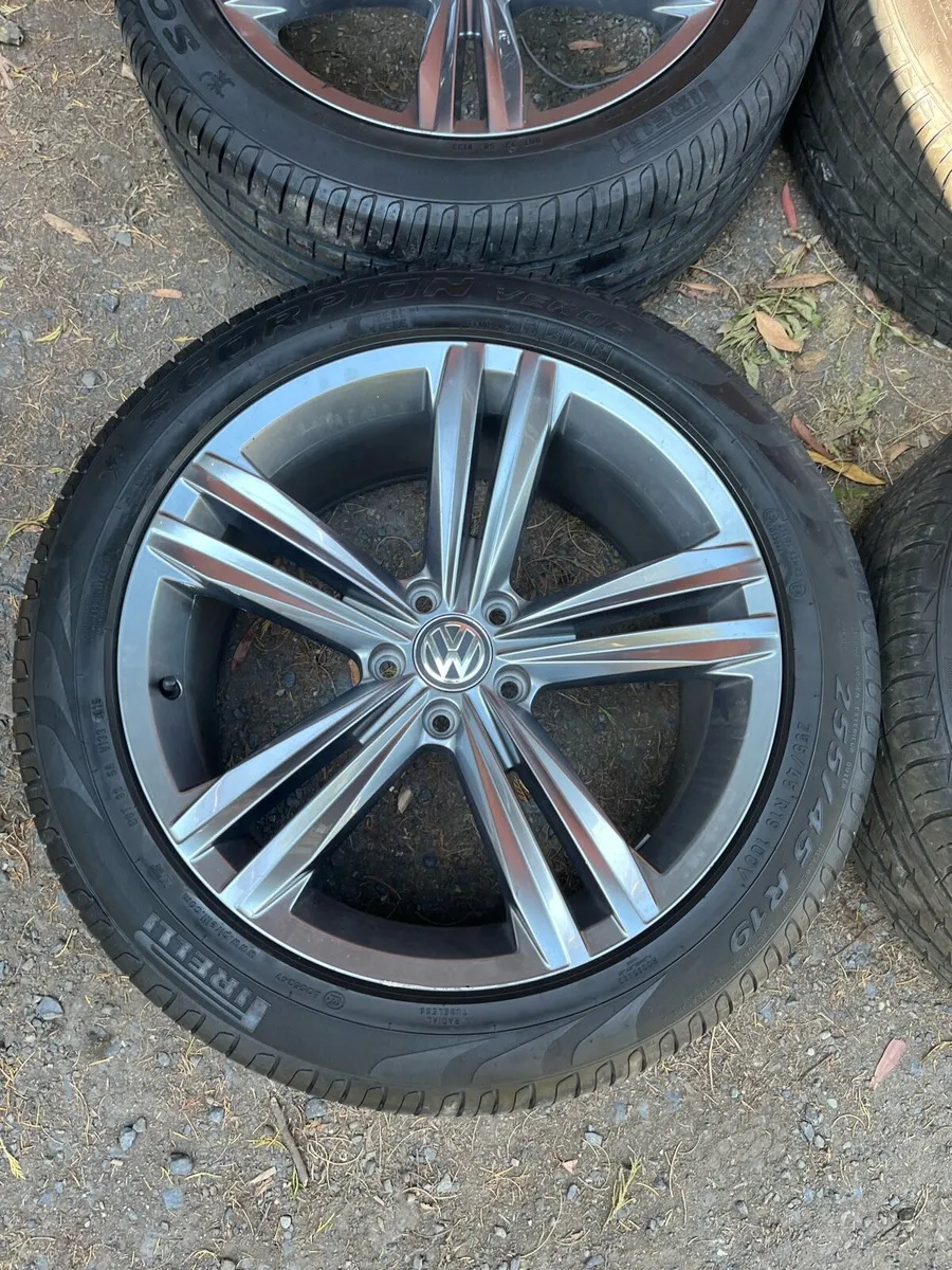 19’ Genuine Vw R-Line 5x112 alloy wheels - Image 3