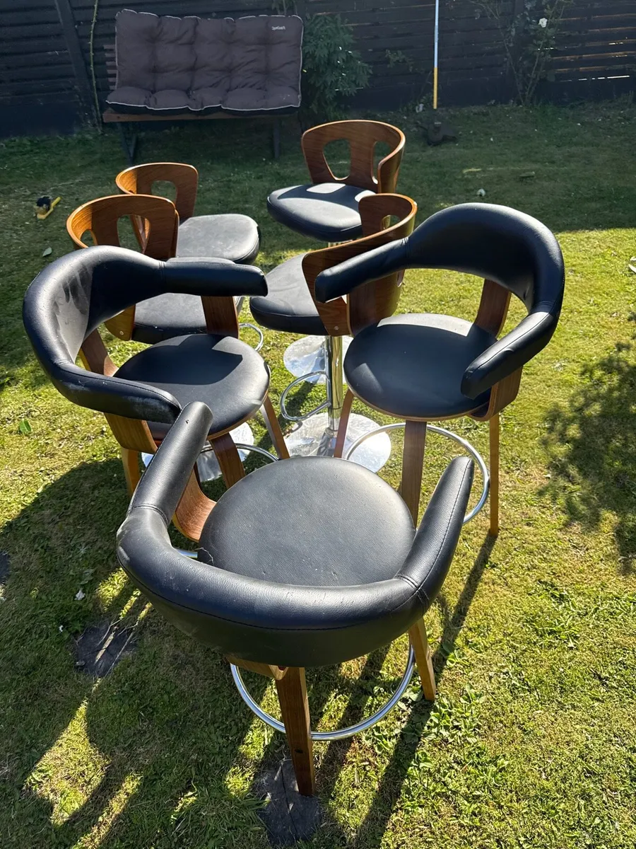 7 chairs - Image 1