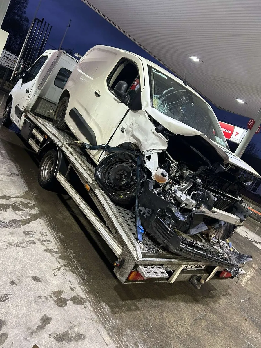 ALL CRASHED/DAMAGED VEHICLES WANTED - Image 2