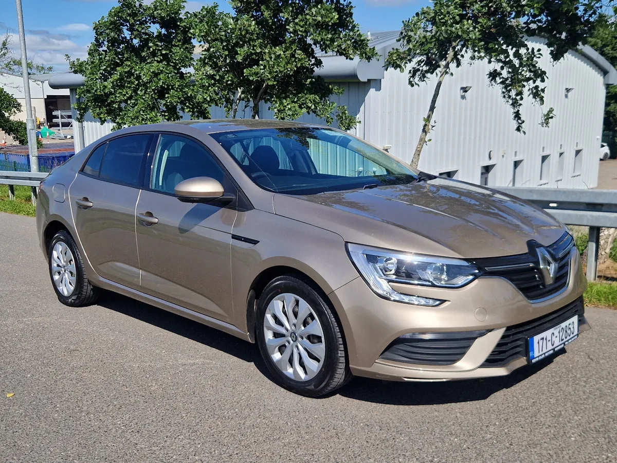 Automatic.Renault Megane  GRAND COUPE EXPRESSION - Image 3