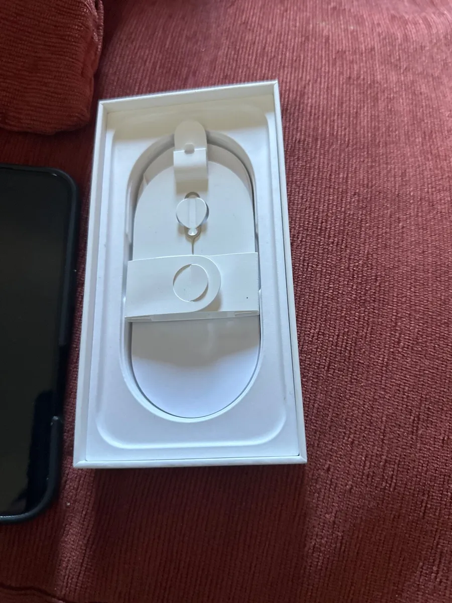 I phone 16 125g - Image 3
