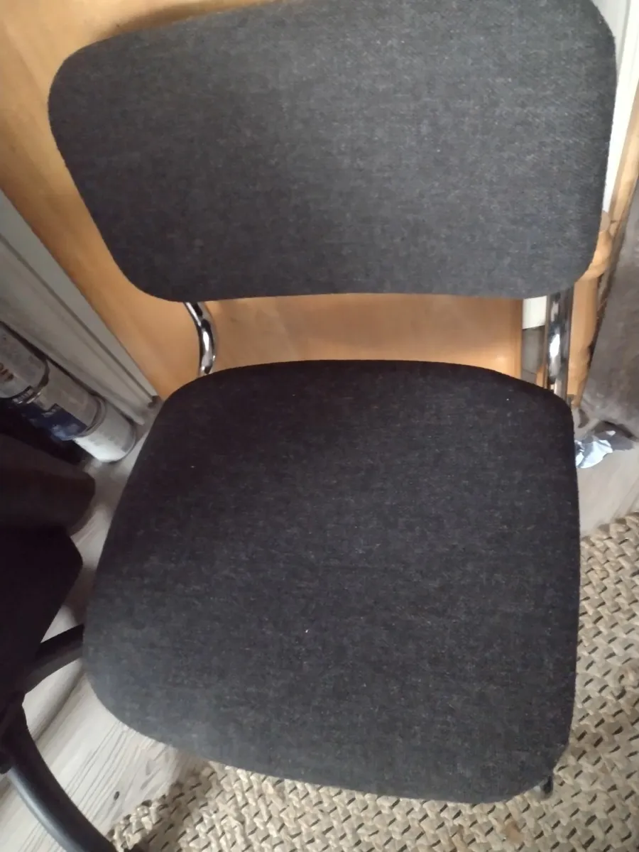 Very comfortable padded office or hall chair - Image 2
